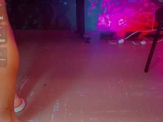 emeli-roushot Live Webcam on CamSoda
