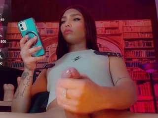 emeli-roushot Sex Cam Show