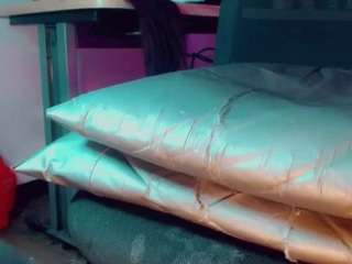 emeli-roushot Sex Cam Show