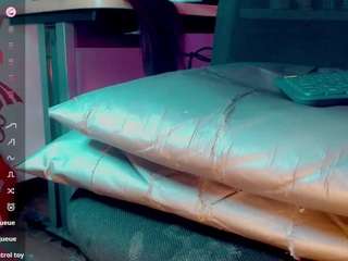 emeli-roushot Sex Cam Show