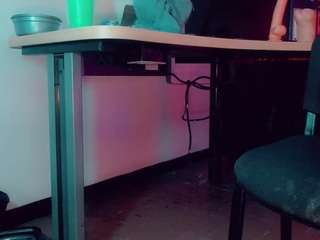 emeli-roushot Sex Cam Show