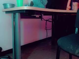 emeli-roushot Sex Cam Show