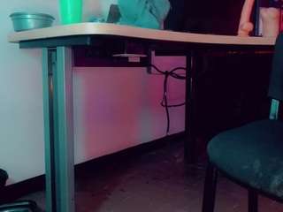 emeli-roushot Sex Cam Show