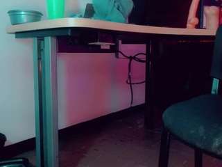 emeli-roushot Sex Cam Show