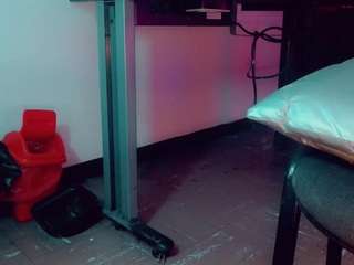 emeli-roushot Sex Cam Show