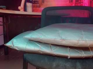 emeli-roushot Sex Cam Show