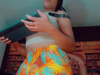 emeli-roushot Live Webcam on CamSoda