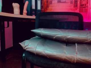 emeli-roushot live cam preview