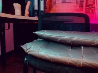 emeli-roushot live cam preview