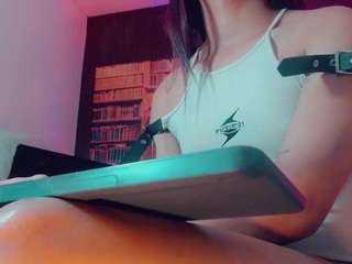 emeli-roushot live cam preview