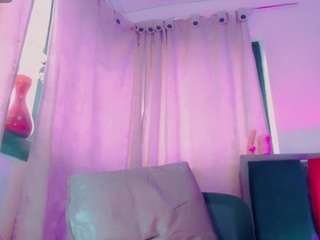 emeli-roushot live cam preview