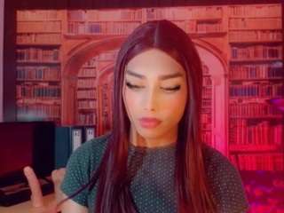le modèle emeli-roushot est en webcam porno dans un show sur le site camsoda, il possède les tags suivants: anal toys,black hair,brown eyes,lean,orgasm,spank,tease,teen 18,young adult,hd