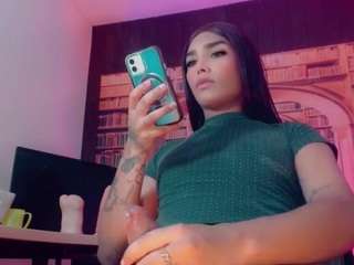 emeli-roushot live cam preview