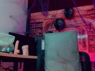 emeli-roushot Live Webcam on CamSoda