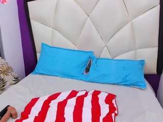 RebeccaMils live webcam show