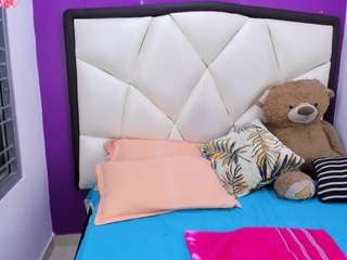 RebeccaMils live webcam show
