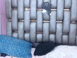 RebeccaMils live cam preview