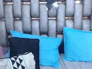 RebeccaMils live cam preview