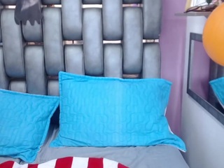 rebeccamils's live room
