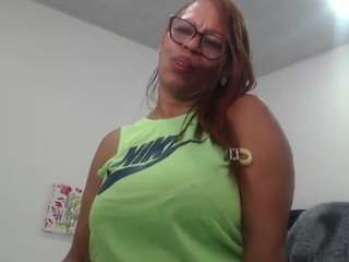 bustyxmilf webcam model