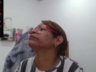 bustyxmilf