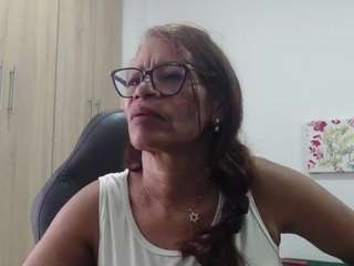 bustyxmilf webcam model