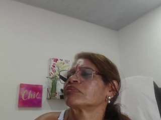 bustyxmilf Live Webcam on CamSoda