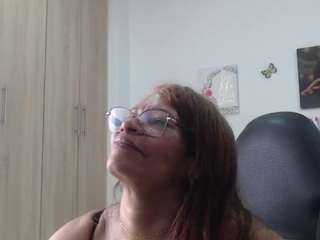 bustyxmilf live cam profile