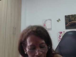 bustyxmilf live cam profile