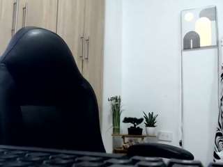 bustyxmilf