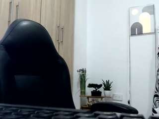 bustyxmilf