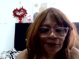 BustyXMilf live webcam show
