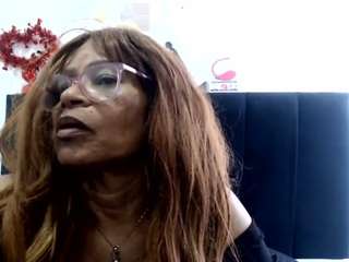 BustyXMilf live webcam show