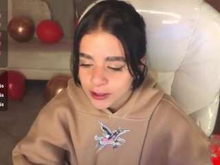 niicole-fox2's CamSoda show and profile