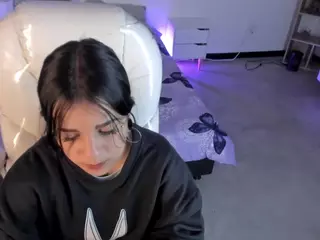 Niicole-Fox2's Live Sex Cam Show