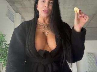 Live webcam model romirain on Soda Cams