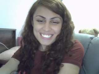 aliciaaxiom live cam profile