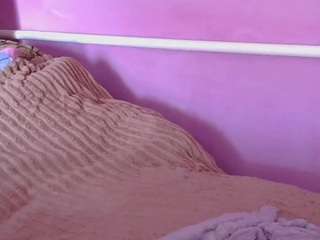 medjik-lool's CamSoda show and profile