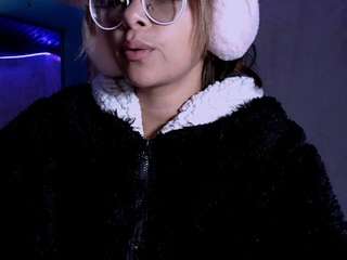 queensaori webcam model