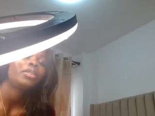Este modelo está ao vivo agora. darkpearl8
