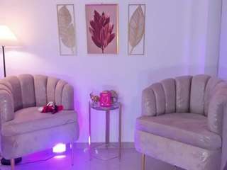 Live webcam model laylaa-breezee on Soda Cams