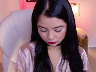 laylaa-breezee's CamSoda show and profile