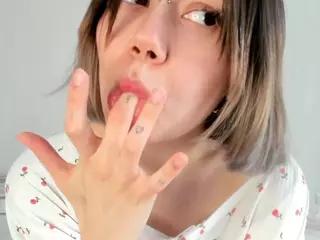ElvinaClagg's Live Sex Cam Show