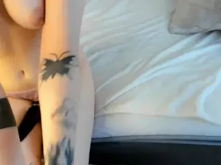 ElvinaClagg's Live Sex Cam Show