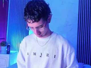 le modèle liiamhudson est en webcam porno dans un show sur le site camsoda, il possède les tags suivants: average,black hair,brown eyes,cock rating,handjob,no drinking,no smoking,orgasm,tattoos,hd