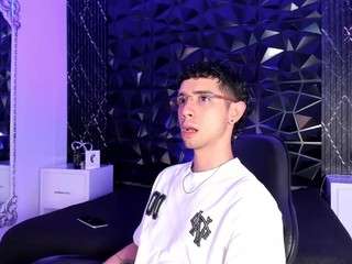 le modèle liiamhudson est en webcam porno dans un show sur le site camsoda, il possède les tags suivants: average,black hair,brown eyes,cock rating,handjob,no drinking,no smoking,orgasm,tattoos,hd