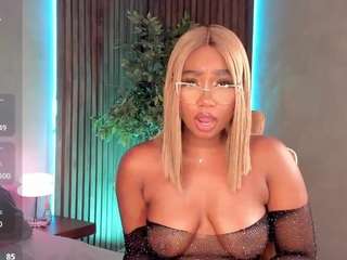 alison-mooon from CamSoda is Freechat