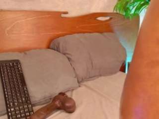 alison-mooon live cam profile