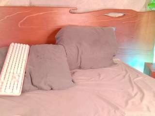 Alison Moon live webcam show