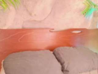 Alison Moon live cam preview